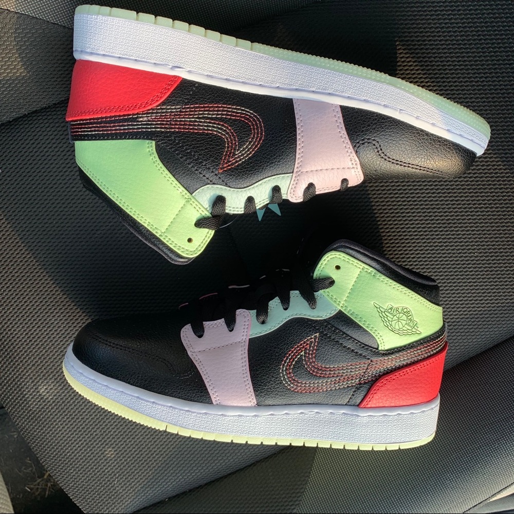 Air Jordan Mid - Picture 4 of 6